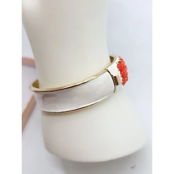 TRIFARI Coral Cabochon White Enamel Gold Tone Bangle Bracelet Dangle Earrings - Picture 10 of 12